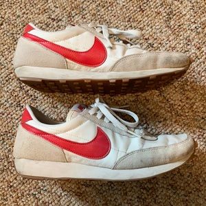 Red and white Nike daybreak sneakers women’s 7.5 vintage inspired retro